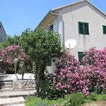 Casa vacanze Beachfront House With Garden And Two Terraces Tisno