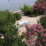 Beachfront House With Garden And Two Terraces Casa vacanze *