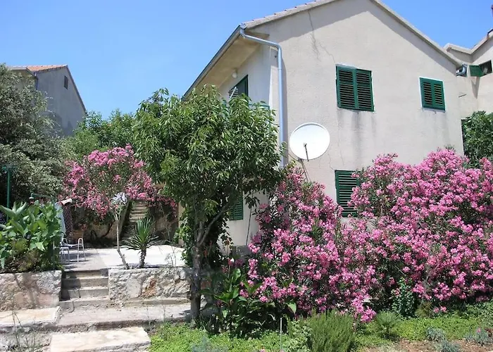 Casa de Férias Beachfront House With Garden And Two Terraces Tisno