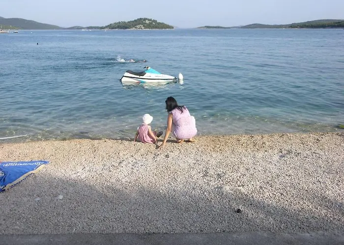 Beachfront House With Garden And Two Terraces Casa de Férias