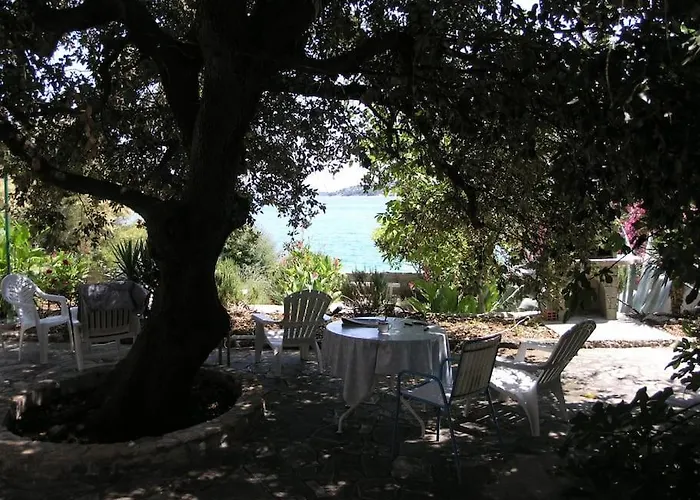 Beachfront House With Garden And Two Terraces Casa de Férias