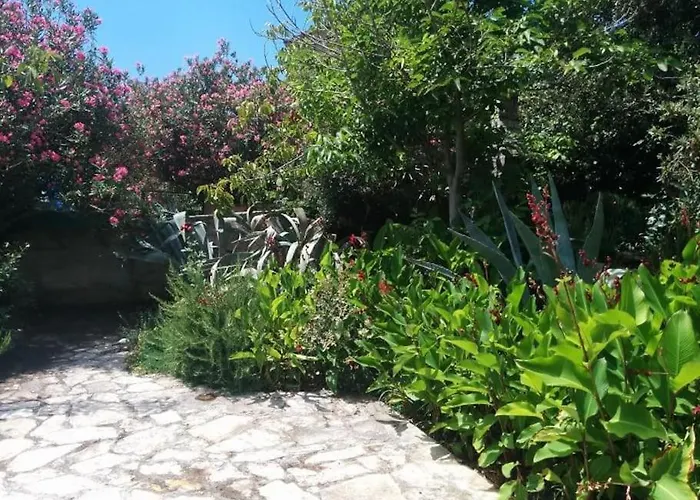 Beachfront House With Garden And Two Terraces Casa de Férias Tisno