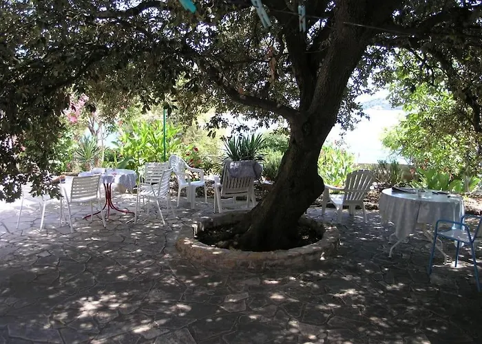 Casa de Férias Beachfront House With Garden And Two Terraces Tisno