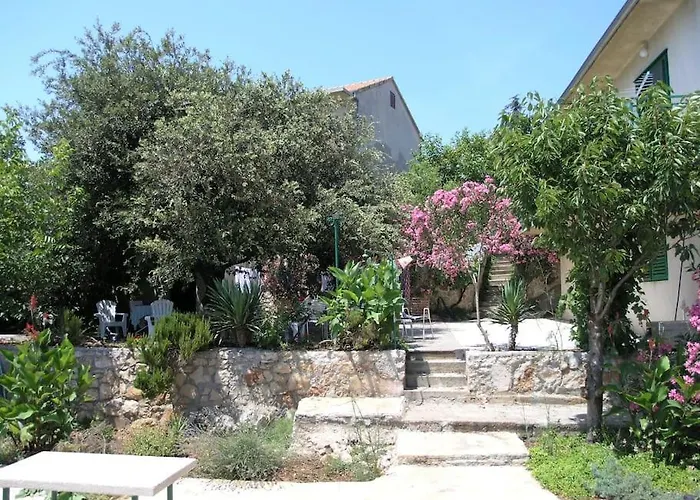 Casa de Férias Beachfront House With Garden And Two Terraces Tisno