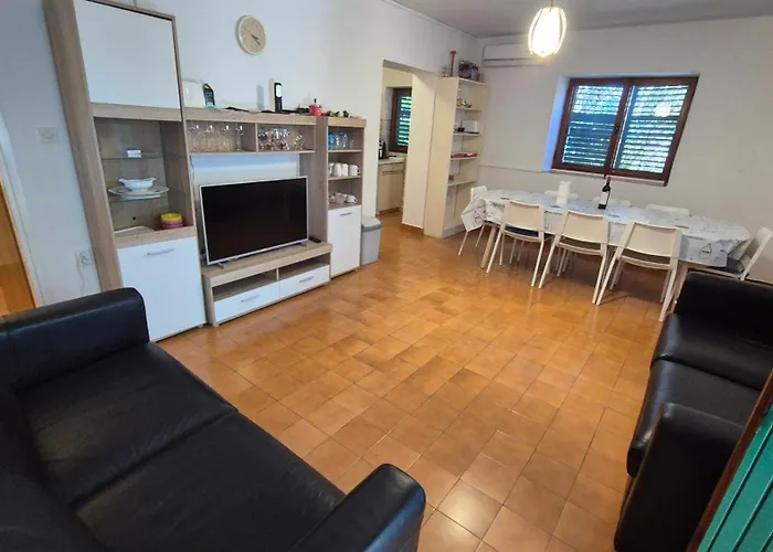 Casa de Férias Beachfront House With Garden And Two Terraces Tisno